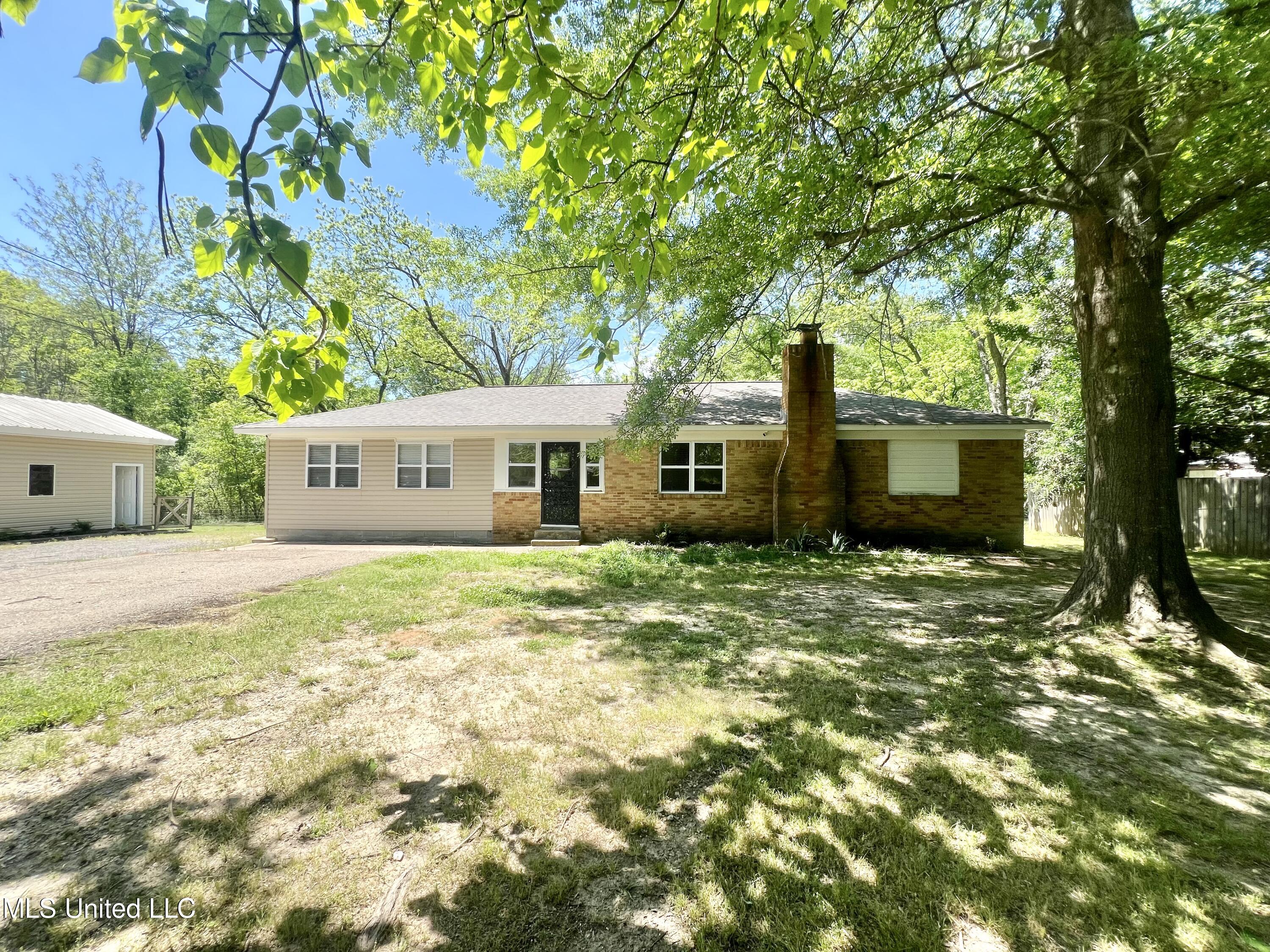 425 Fields Road Byhalia, MS 38611 - Photo 2 of 34 Front View