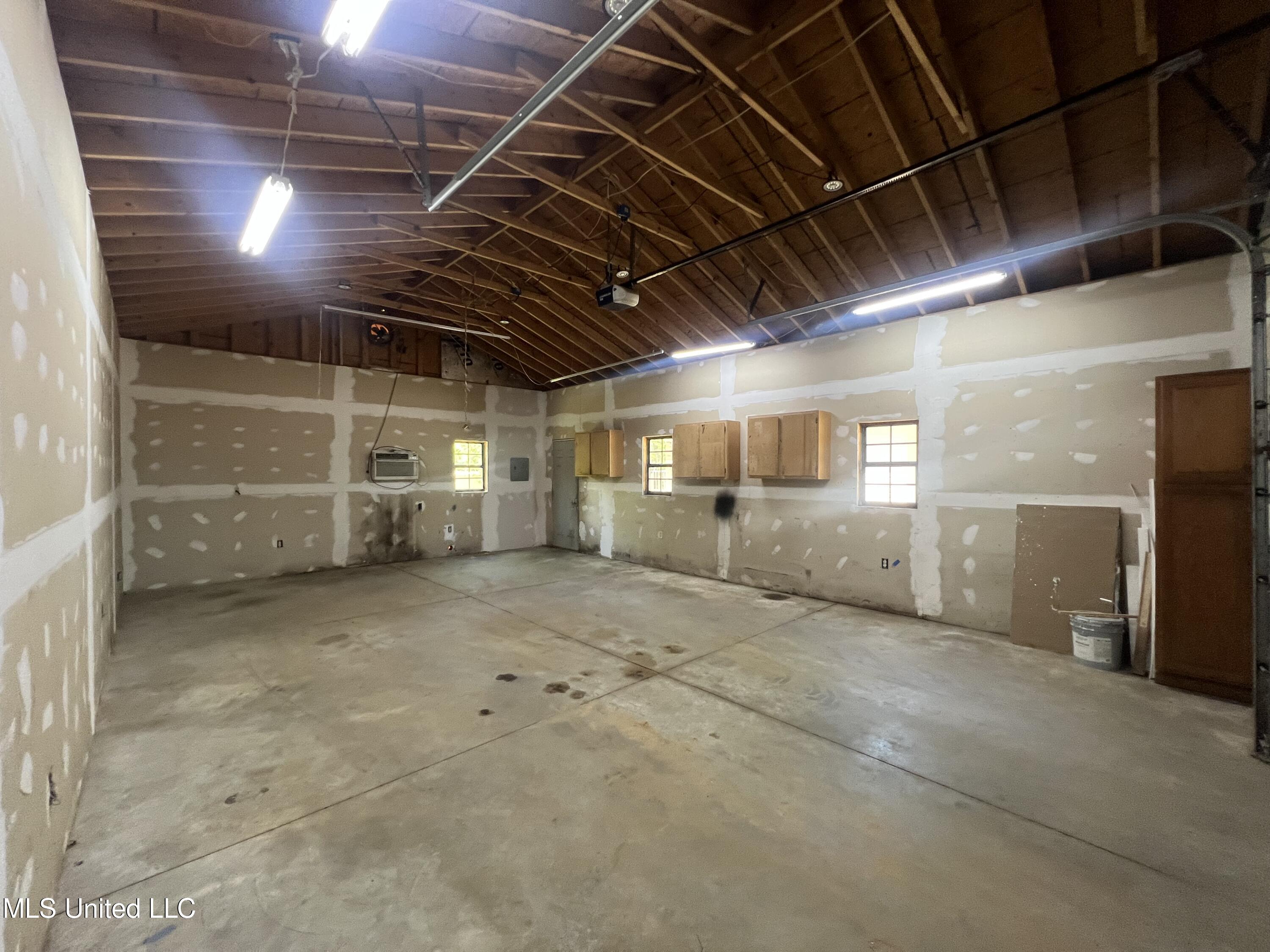 425 Fields Road Byhalia, MS 38611 - Photo 25 of 34 Inside Garage.3