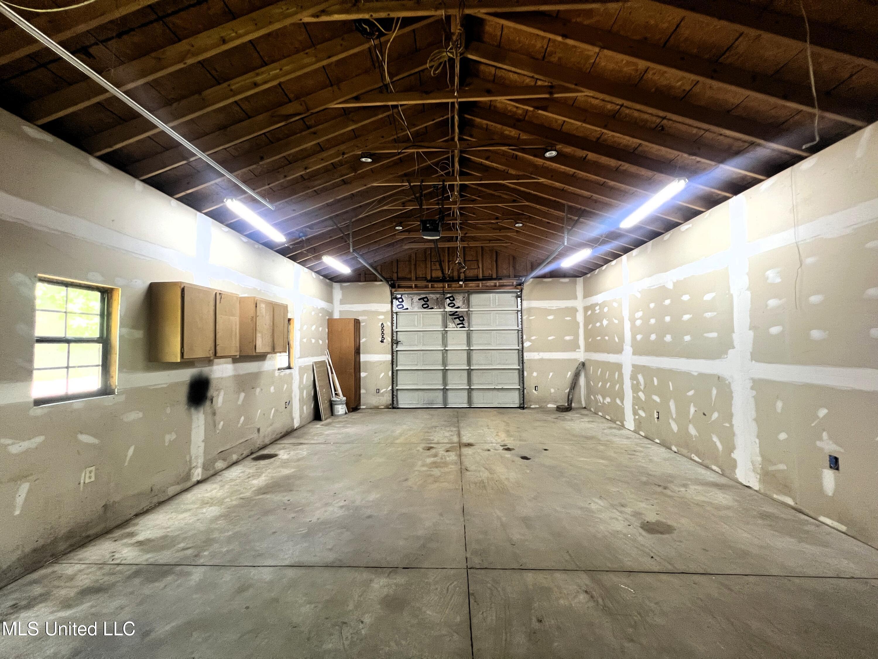 425 Fields Road Byhalia, MS 38611 - Photo 26 of 34 Inside Garage
