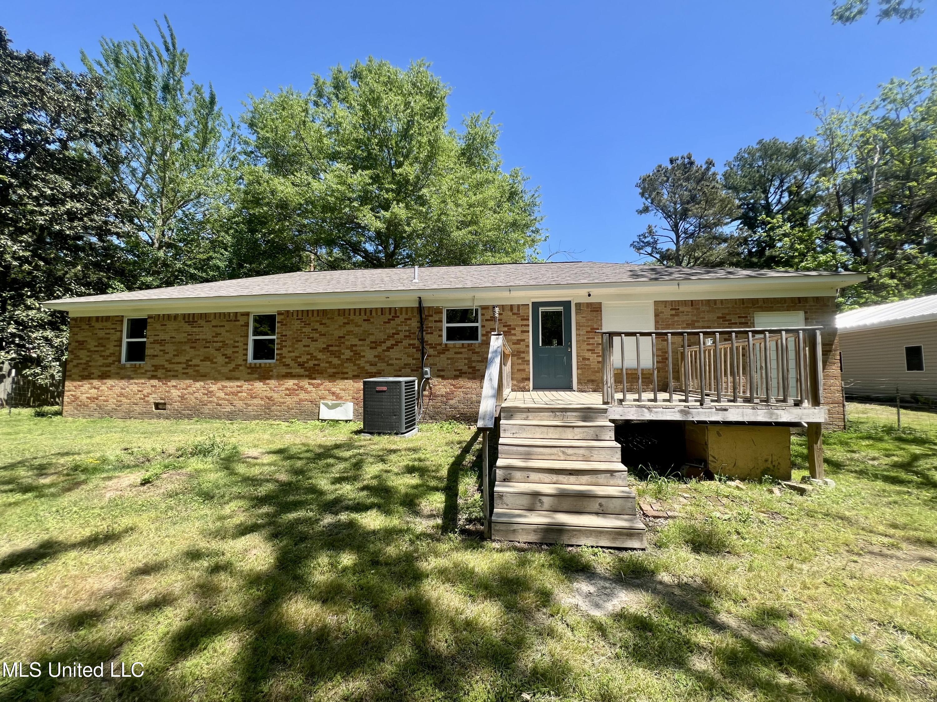 425 Fields Road Byhalia, MS 38611 - Photo 27 of 34 Back View