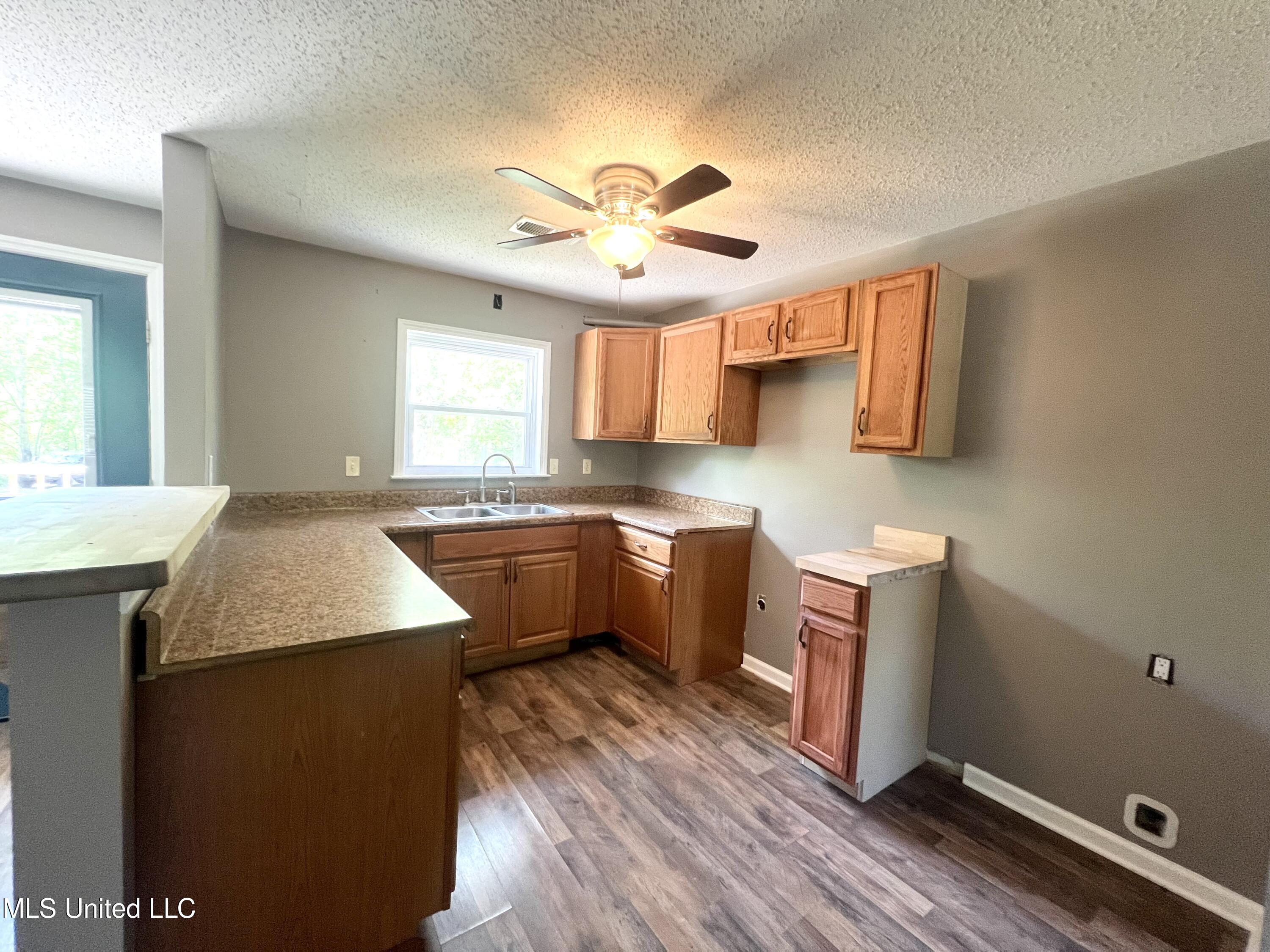 425 Fields Road Byhalia, MS 38611 - Photo 6 of 34 Kitchen 2