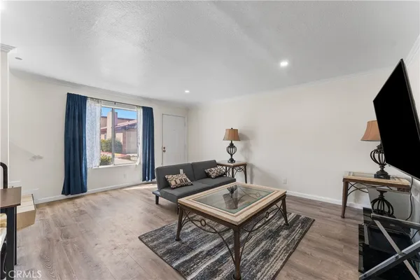 $319,999 | 1750 East Ave Q14, Palmdale, CA 93550