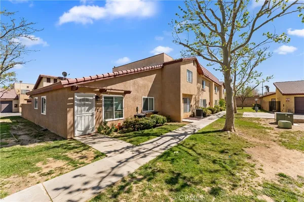 $319,999 | 1750 East Ave Q14, Palmdale, CA 93550