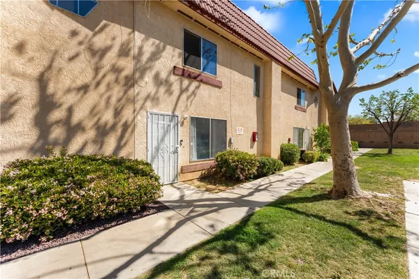 $319,999 | 1750 East Ave Q14, Palmdale, CA 93550
