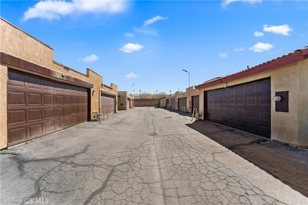 $319,999 | 1750 East Ave Q14, Palmdale, CA 93550