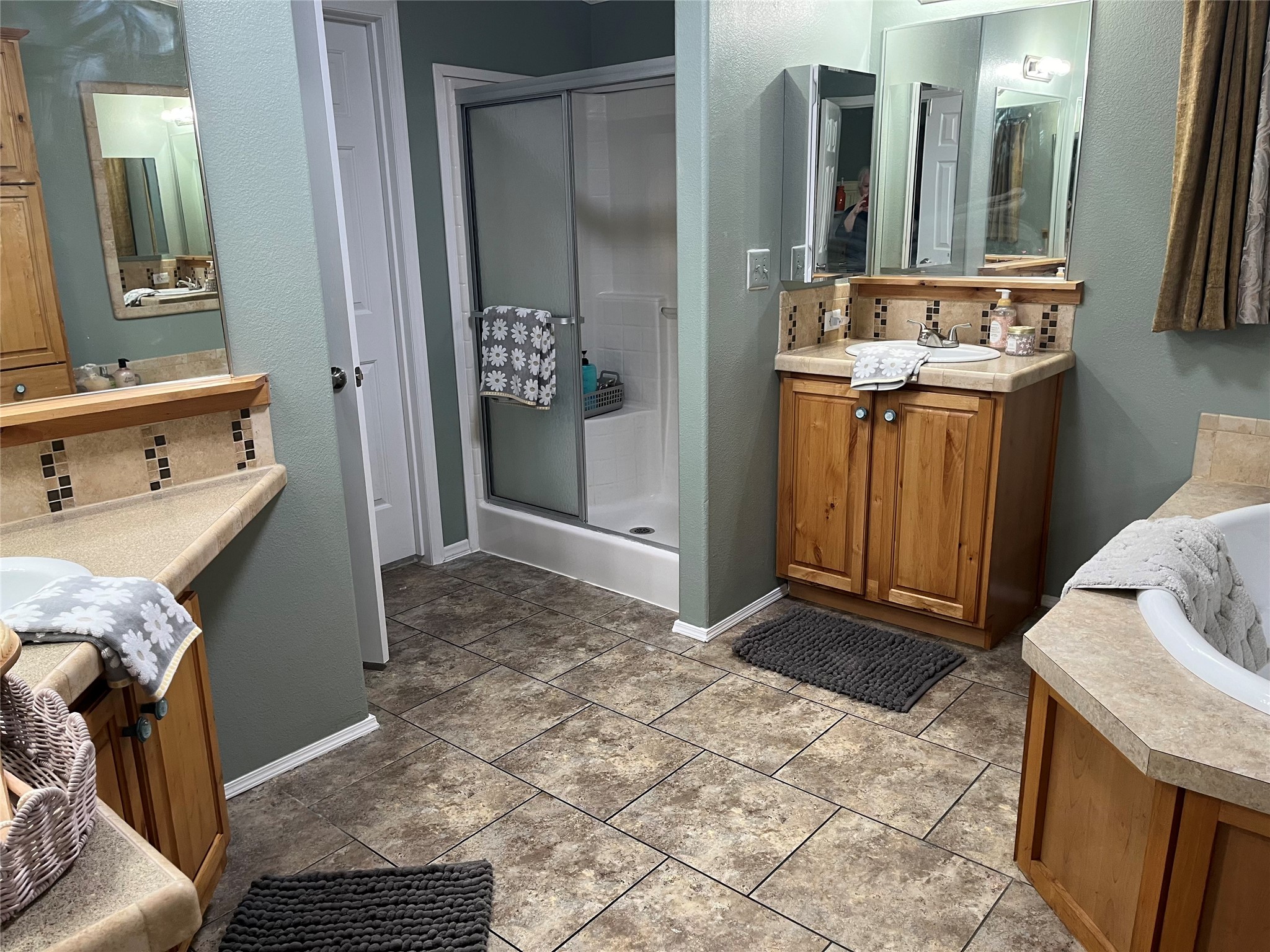 674 County Road 447 Waelder, TX 78959 - Photo 15 of 50 Master Bathroom