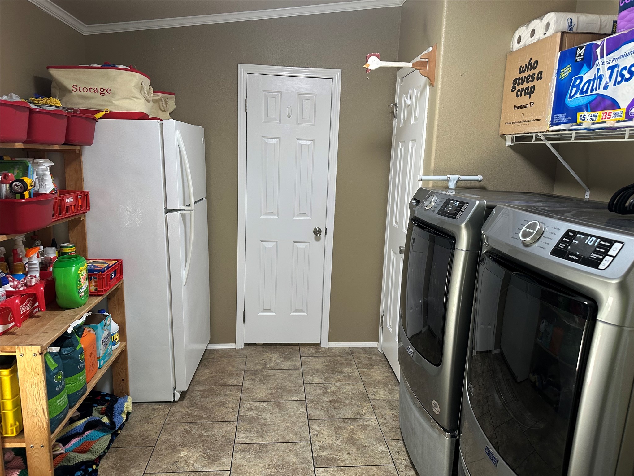 674 County Road 447 Waelder, TX 78959 - Photo 26 of 50 Large MUD/Laundry Room & Storage, Extra Frig Space & Closets.