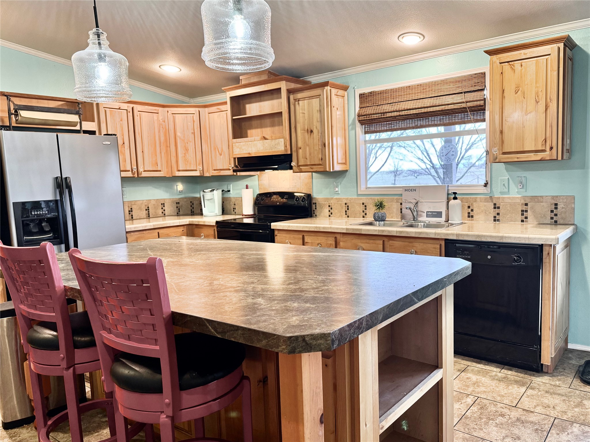 674 County Road 447 Waelder, TX 78959 - Photo 30 of 50 Kitchen ISLAND