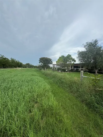 $289,500 | 674 County Road 447, Waelder, TX 78959
