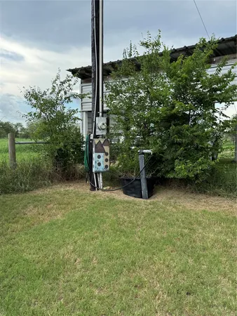 $294,500 | 674 County Road 447, Waelder, TX 78959