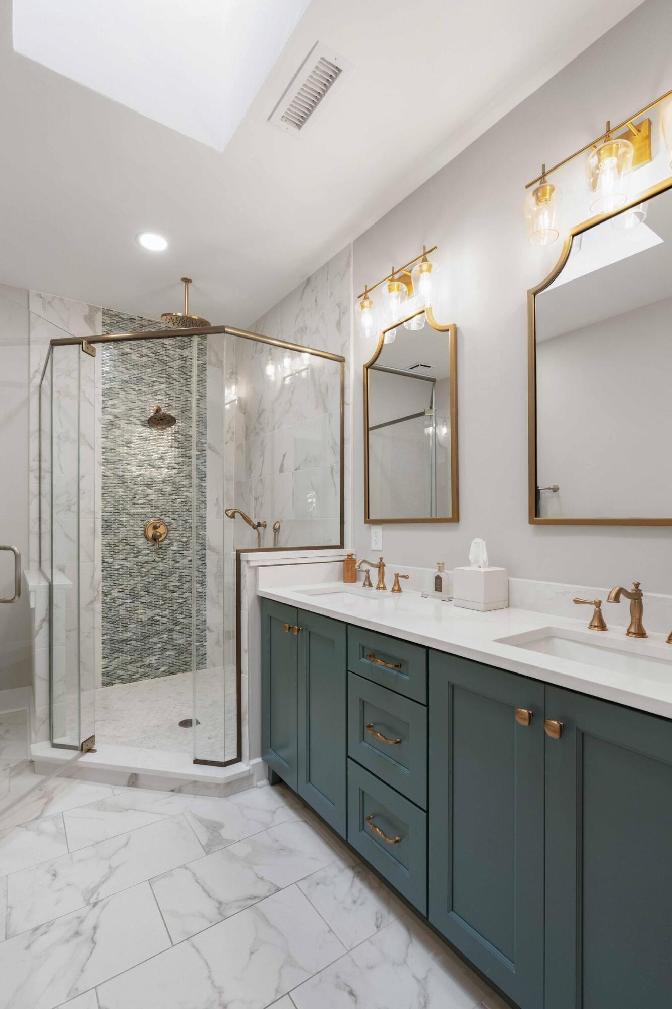 100 Queen Street Charleston, SC 29401 - Photo 25 of 58 Primary Bathroom