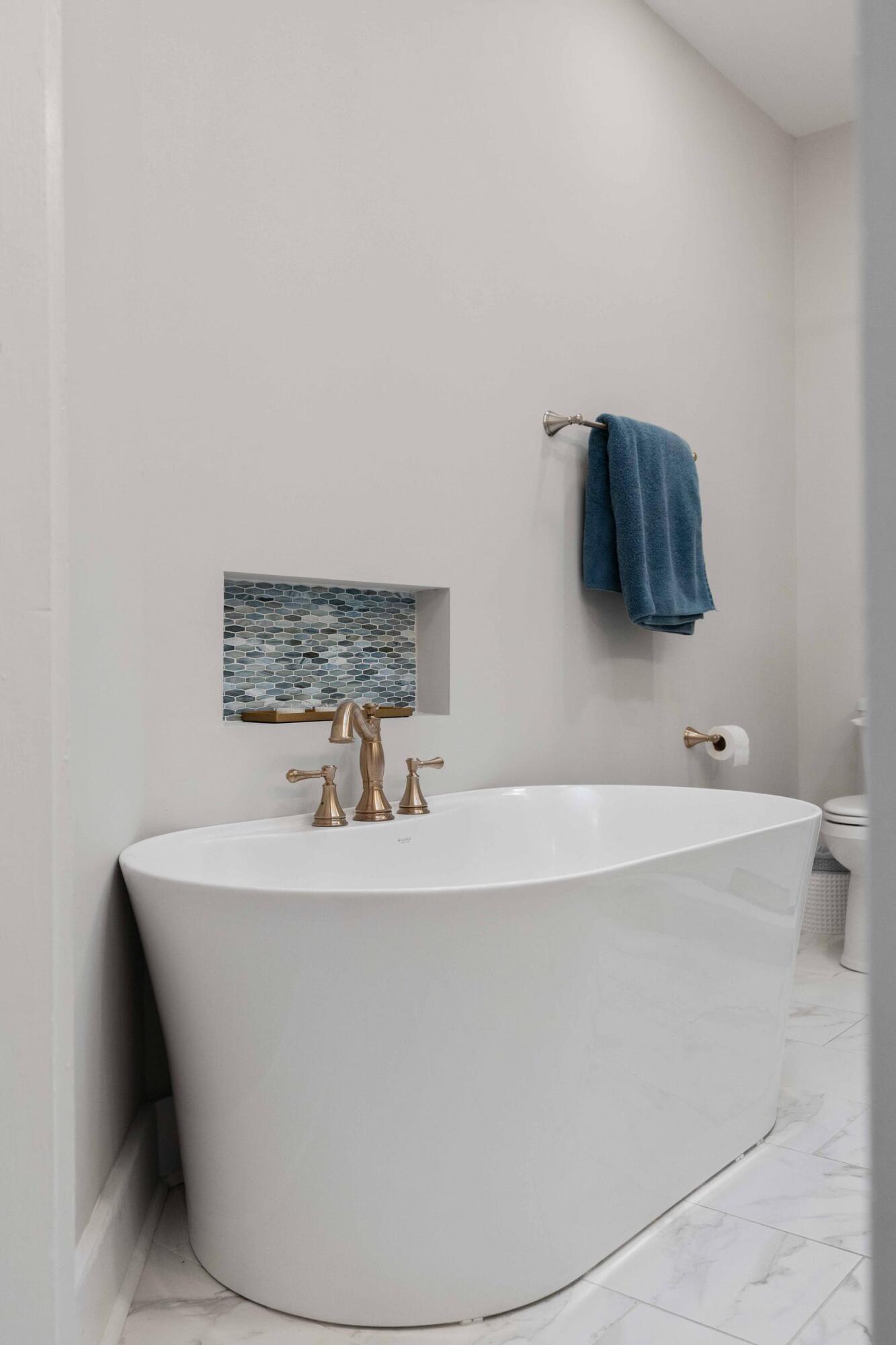 100 Queen Street Charleston, SC 29401 - Photo 27 of 58 Primary Bathroom