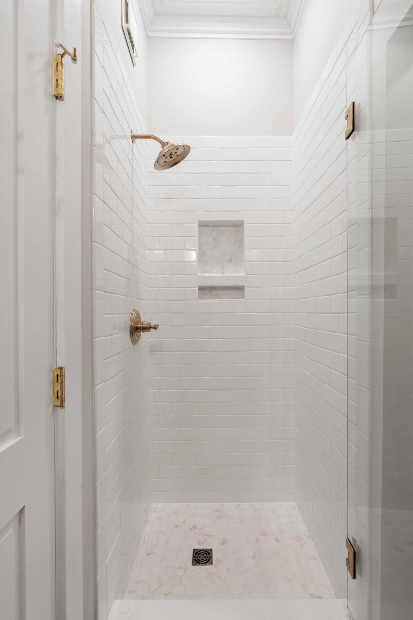 100 Queen Street Charleston, SC 29401 - Photo 32 of 58 Guest Room En Suite Bathroom