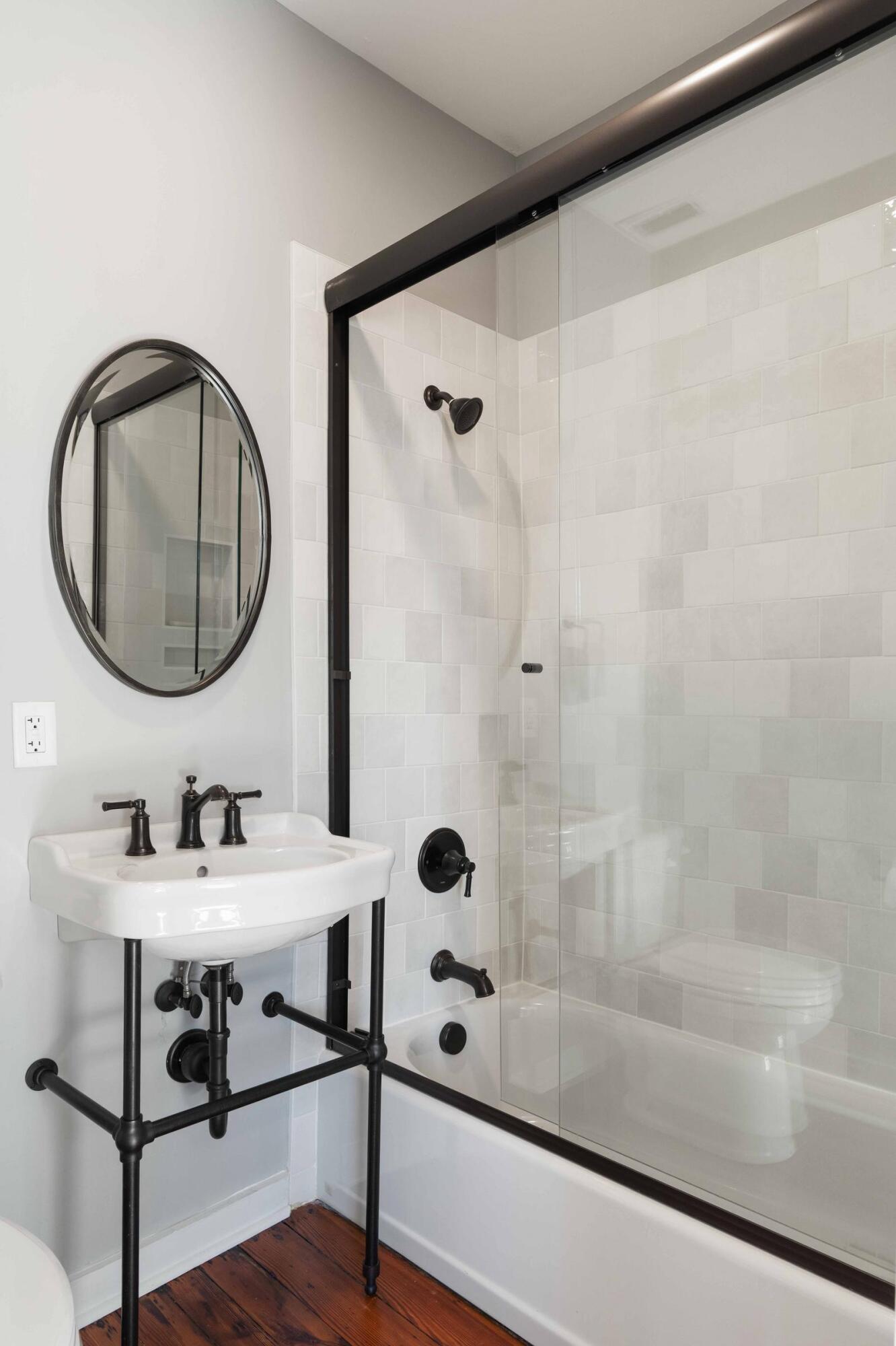 100 Queen Street Charleston, SC 29401 - Photo 36 of 58 Bedroom En Suite Bathroom