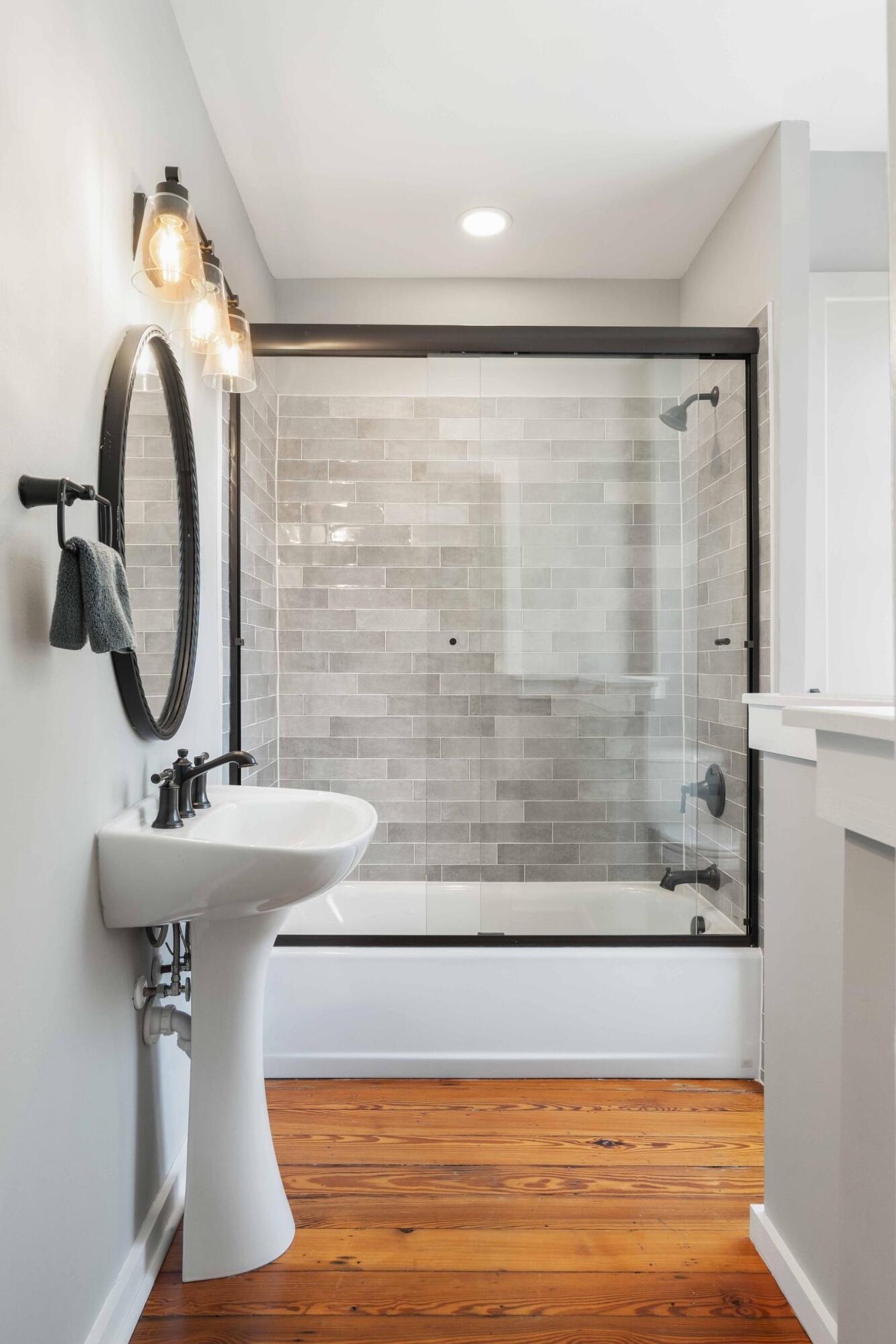 100 Queen Street Charleston, SC 29401 - Photo 41 of 58 Guest En Suite Bathroom