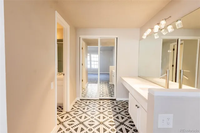 $2,500 | 2092 South Helena Street, Unit F, Aurora, CO 80013