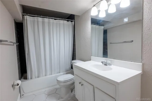 $2,500 | 2092 South Helena Street, Unit F, Aurora, CO 80013