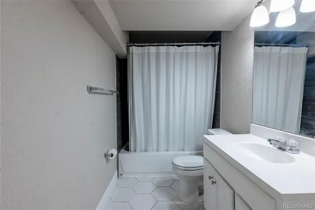 $2,500 | 2092 South Helena Street, Unit F, Aurora, CO 80013