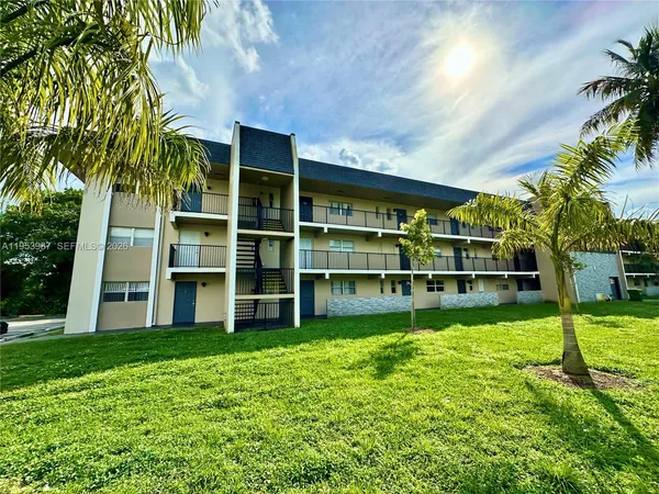 $1,650 | 8000 Fairview Drive, Unit 203, Tamarac, FL 33321