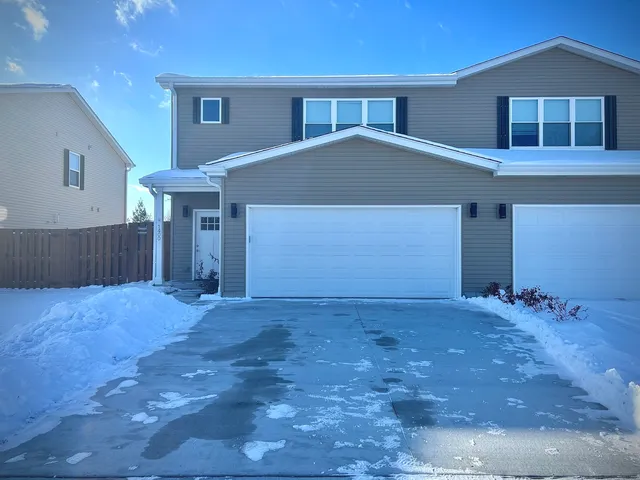 $2,600 | 1400 8th Street, Harvard, IL 60033