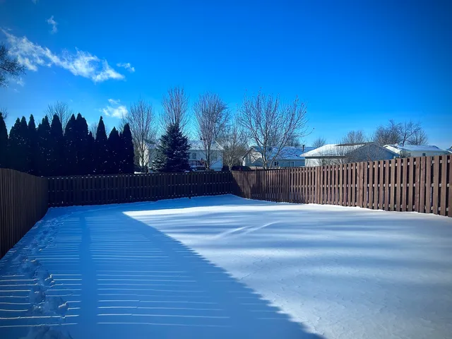 $2,600 | 1400 8th Street, Harvard, IL 60033