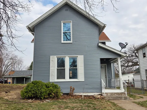 $120,000 | 916 East 14th Street, Davenport, IA 52803