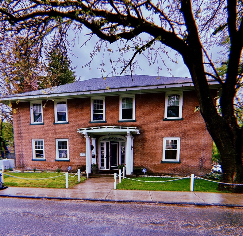 54 Ridgewood Place Springfield, MA 01105 - Photo 1 of 10