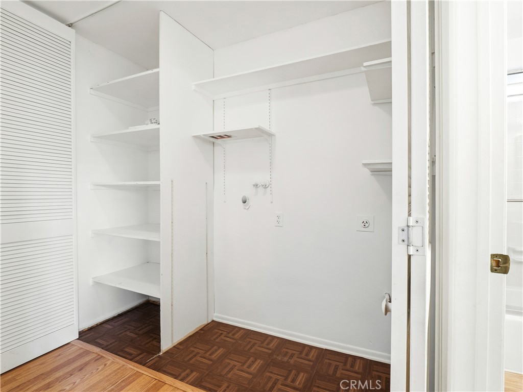 42841 15th Street West, Unit 8 Lancaster, CA 93534 - Photo 17 of 24 laundry