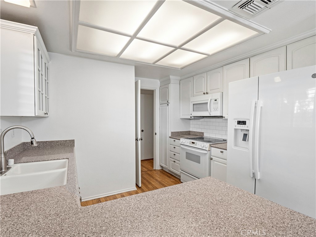 42841 15th Street West, Unit 8 Lancaster, CA 93534 - Photo 9 of 24