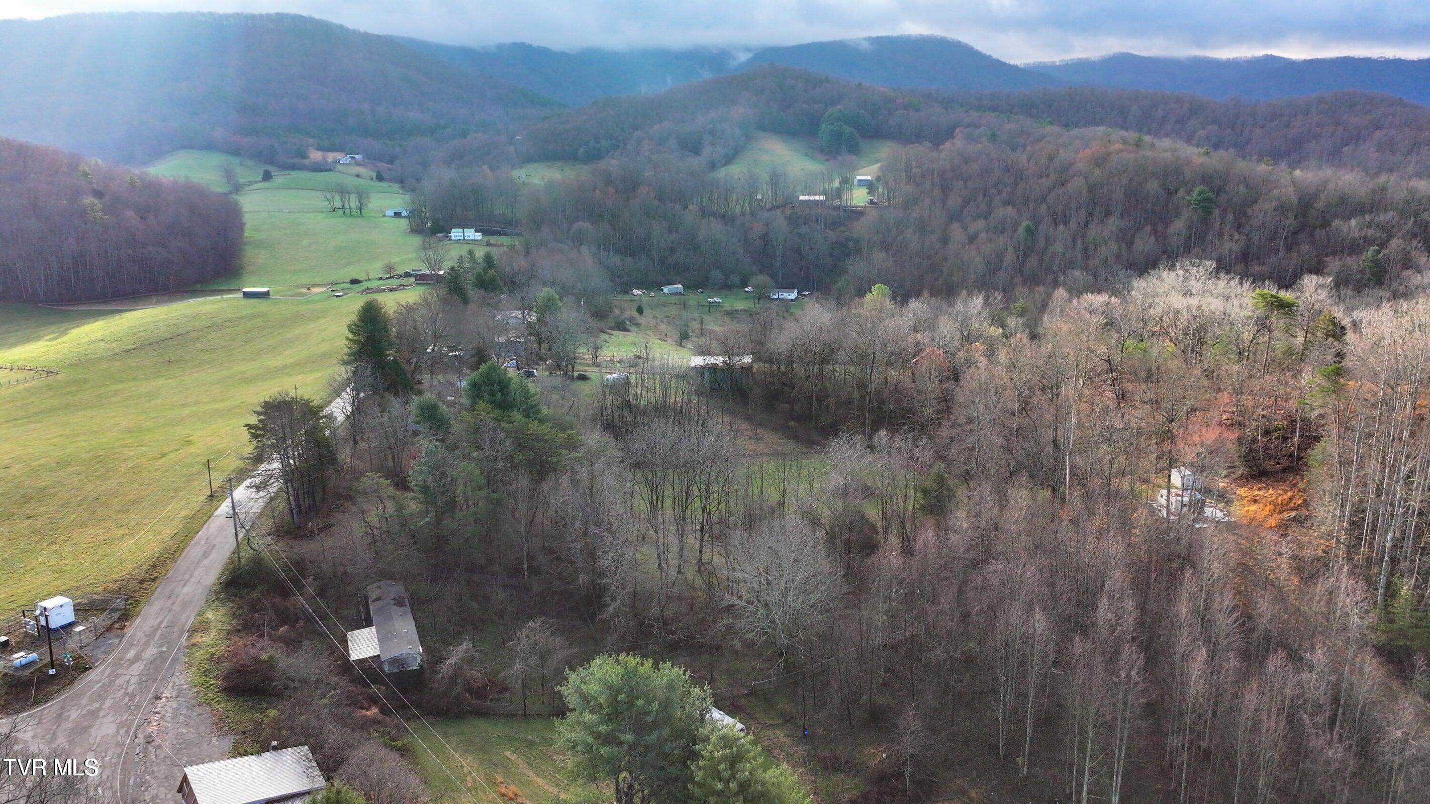 2832 Denton Valley Road, Unit 2 Bristol, TN 37620 - Photo 27 of 32 8663D402-4DEE-44EB-9919-011974D3E5D4