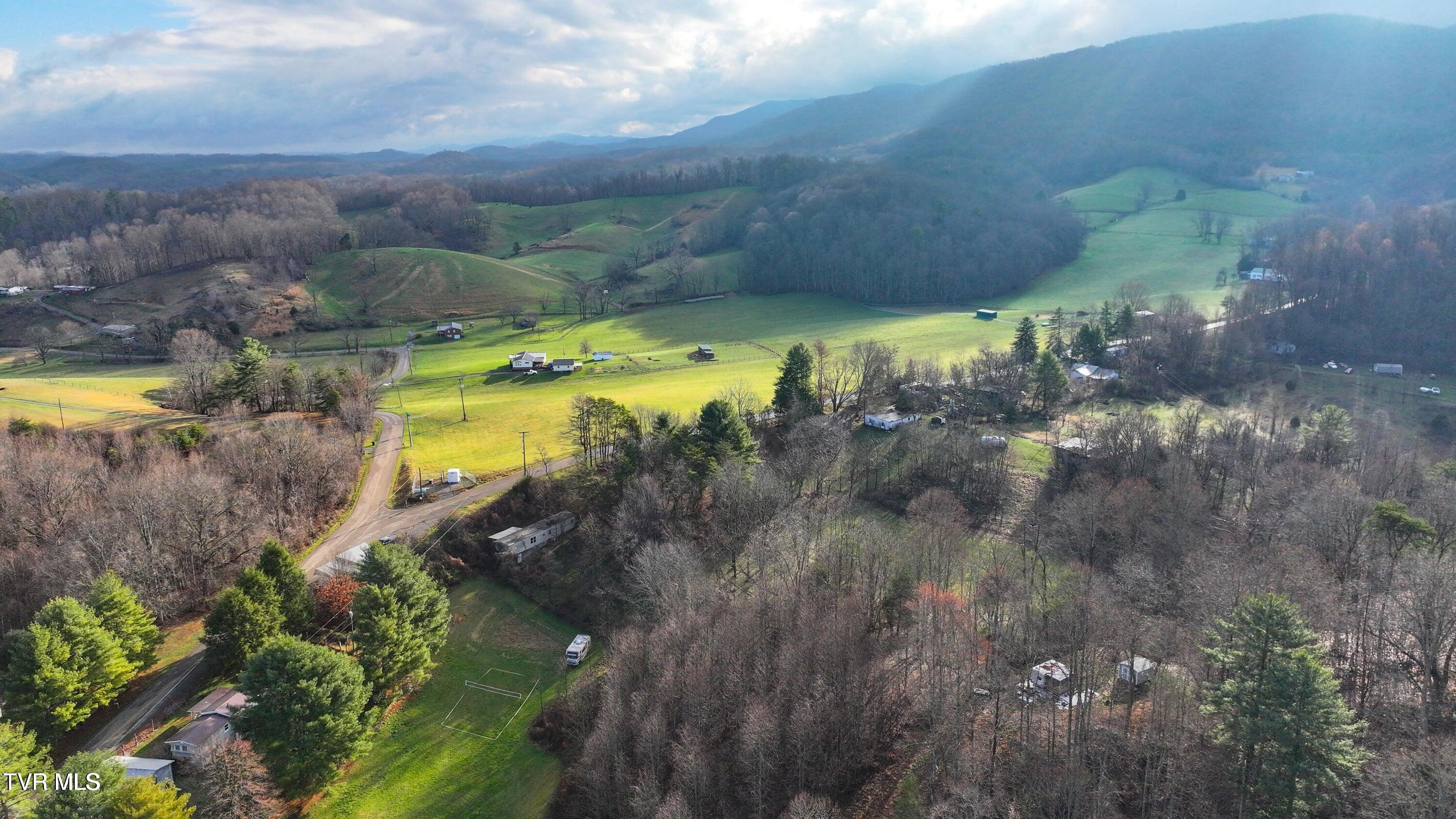 2832 Denton Valley Road, Unit 2 Bristol, TN 37620 - Photo 29 of 32 5FEBB98A-2E81-486D-AAAE-2A47DB6949BB