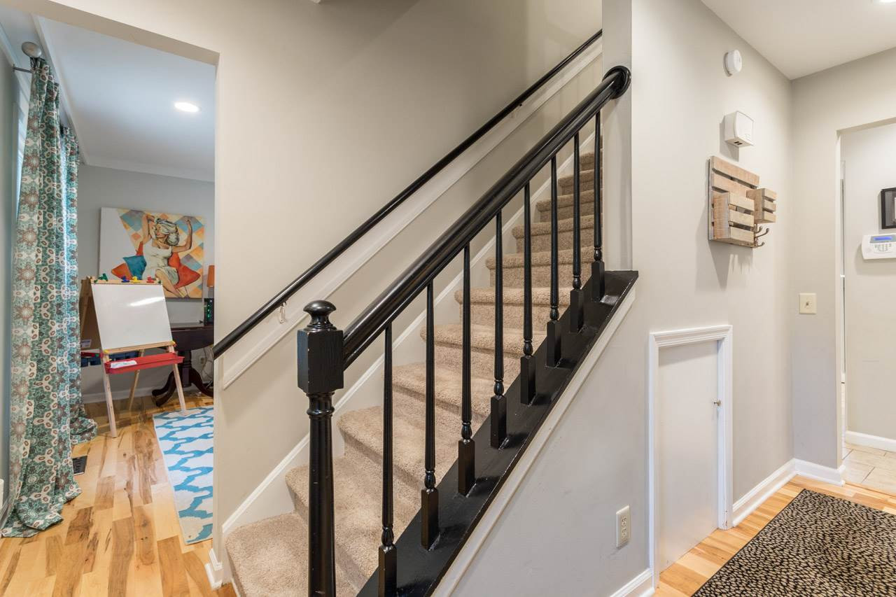 1013 Northclift Drive Raleigh, NC 27609 - Photo 4 of 25 Photo 4