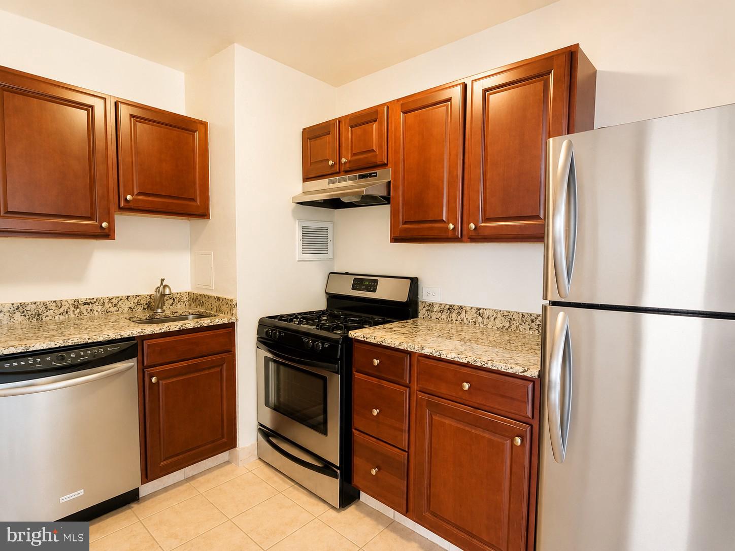 210 Locust Street, Unit 10CW Philadelphia, PA 19106 - Photo 4 of 15