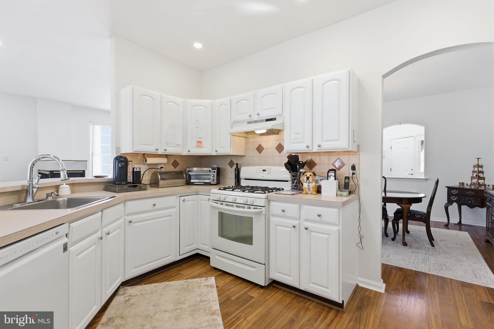 1136 Maxwell Manor Warminster, PA 18974 - Photo 13 of 41 Kitchen