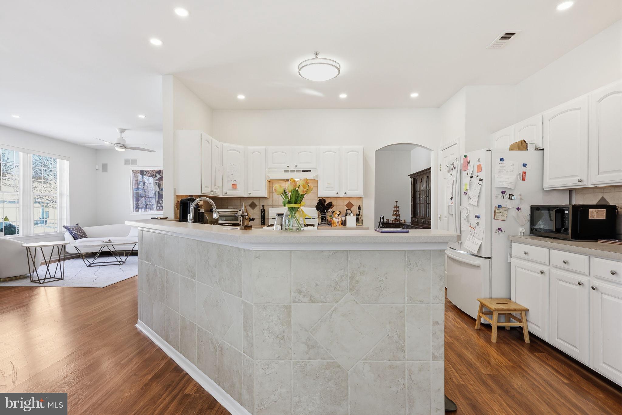 1136 Maxwell Manor Warminster, PA 18974 - Photo 14 of 41 Kitchen