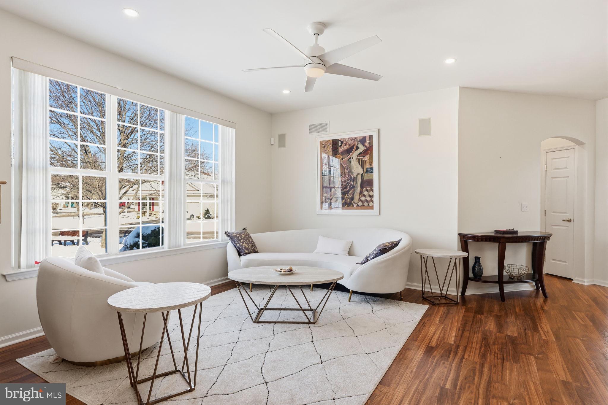 1136 Maxwell Manor Warminster, PA 18974 - Photo 20 of 41 Living Room