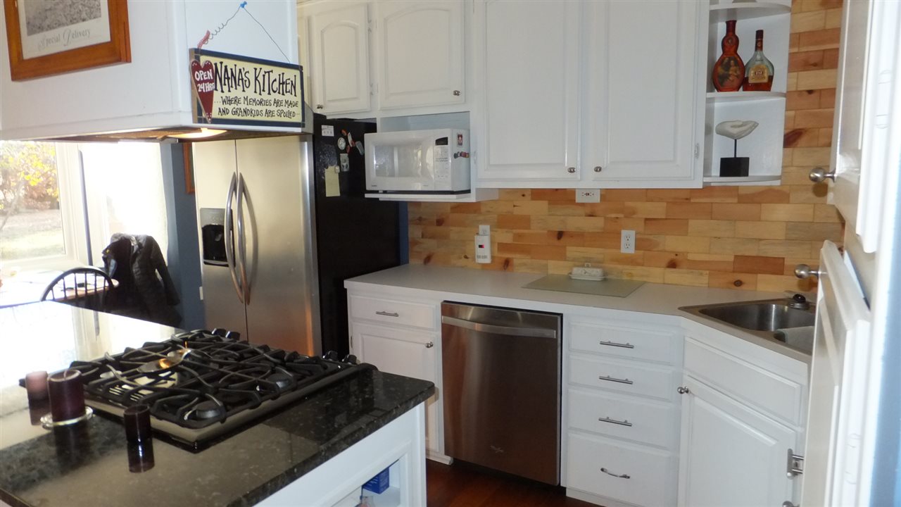 11307 Diamond Park Road Interlochen, MI 49643 - Photo 5 of 30 1840506-4.JPG