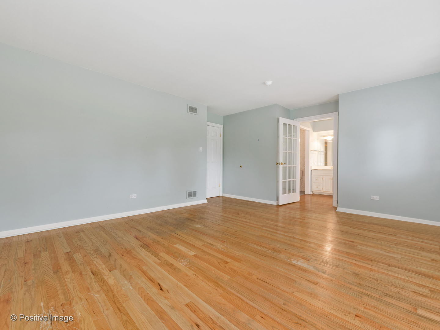 757 Ridge Road Highland Park, IL 60035 - Photo 13 of 26 a view of an empty room and wooden floor