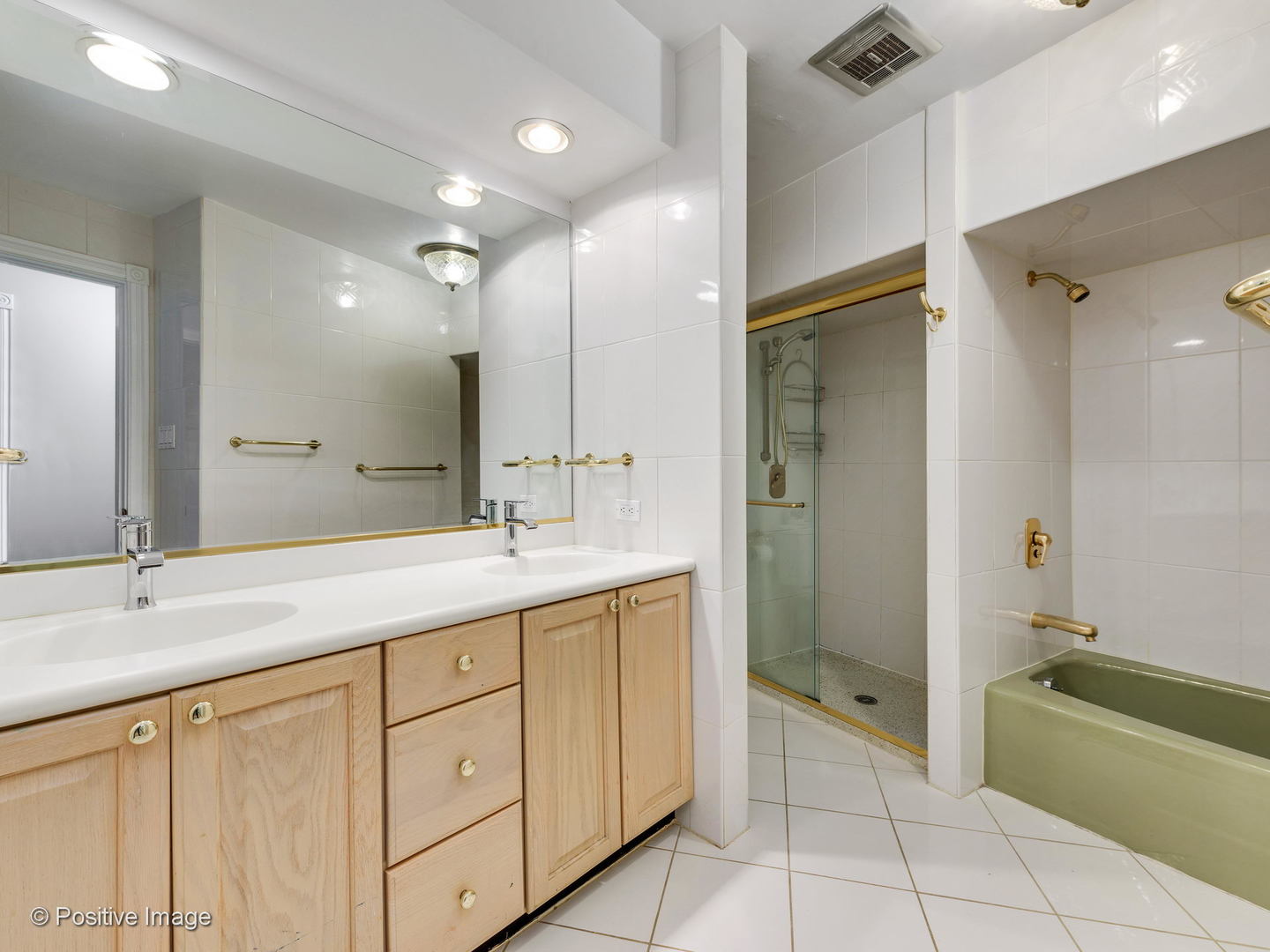 757 Ridge Road Highland Park, IL 60035 - Photo 19 of 26 a bathroom with a granite countertop sink mirror and bathtub