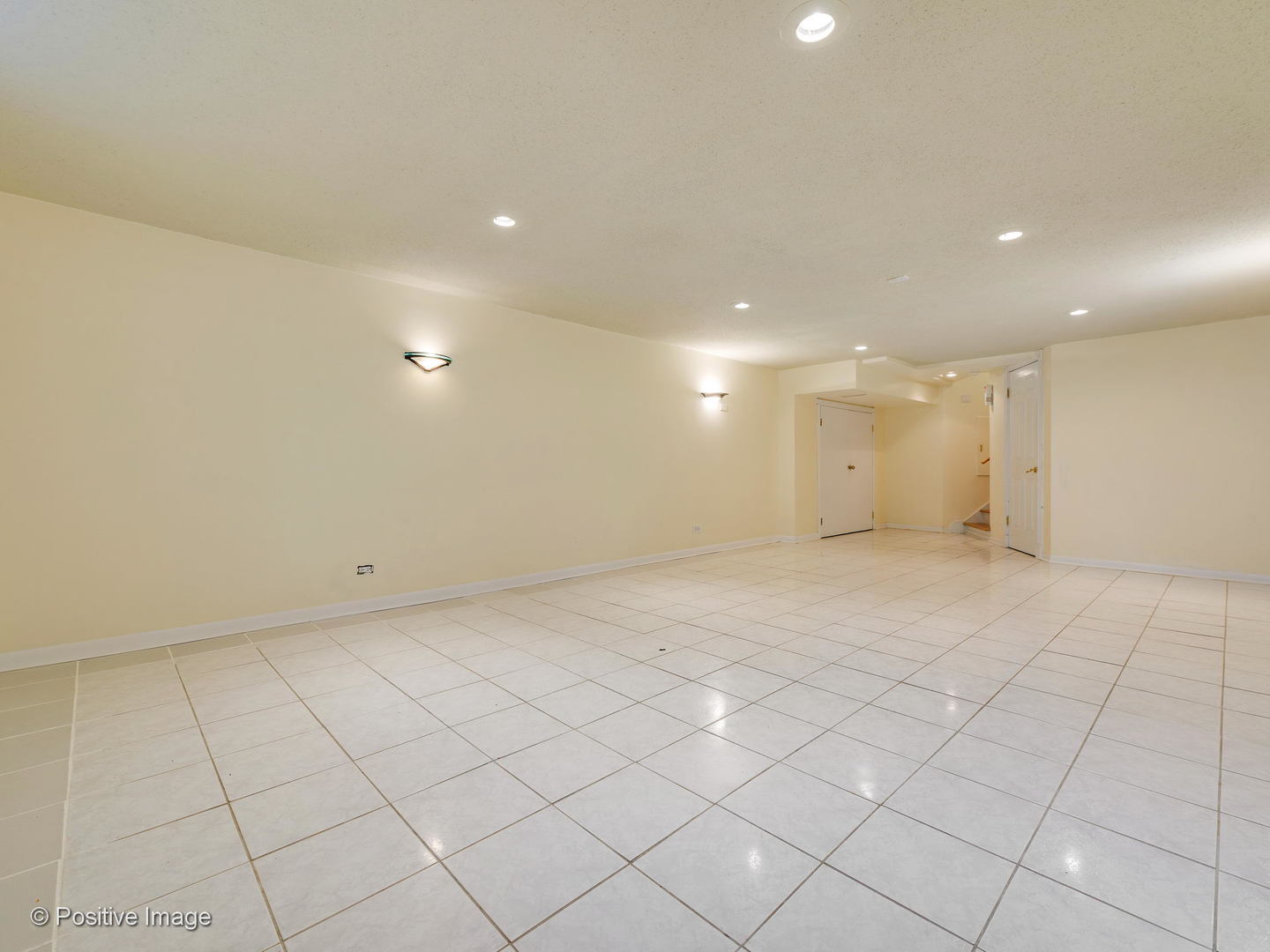 757 Ridge Road Highland Park, IL 60035 - Photo 21 of 26 a view of an empty room