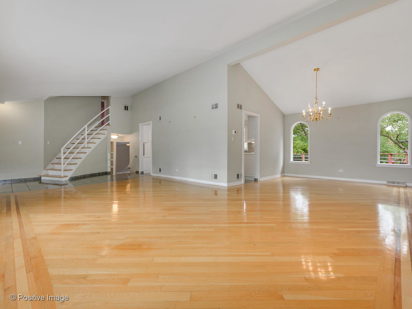 757 Ridge Road Highland Park, IL 60035 - Photo 4 of 26 a view of a living room