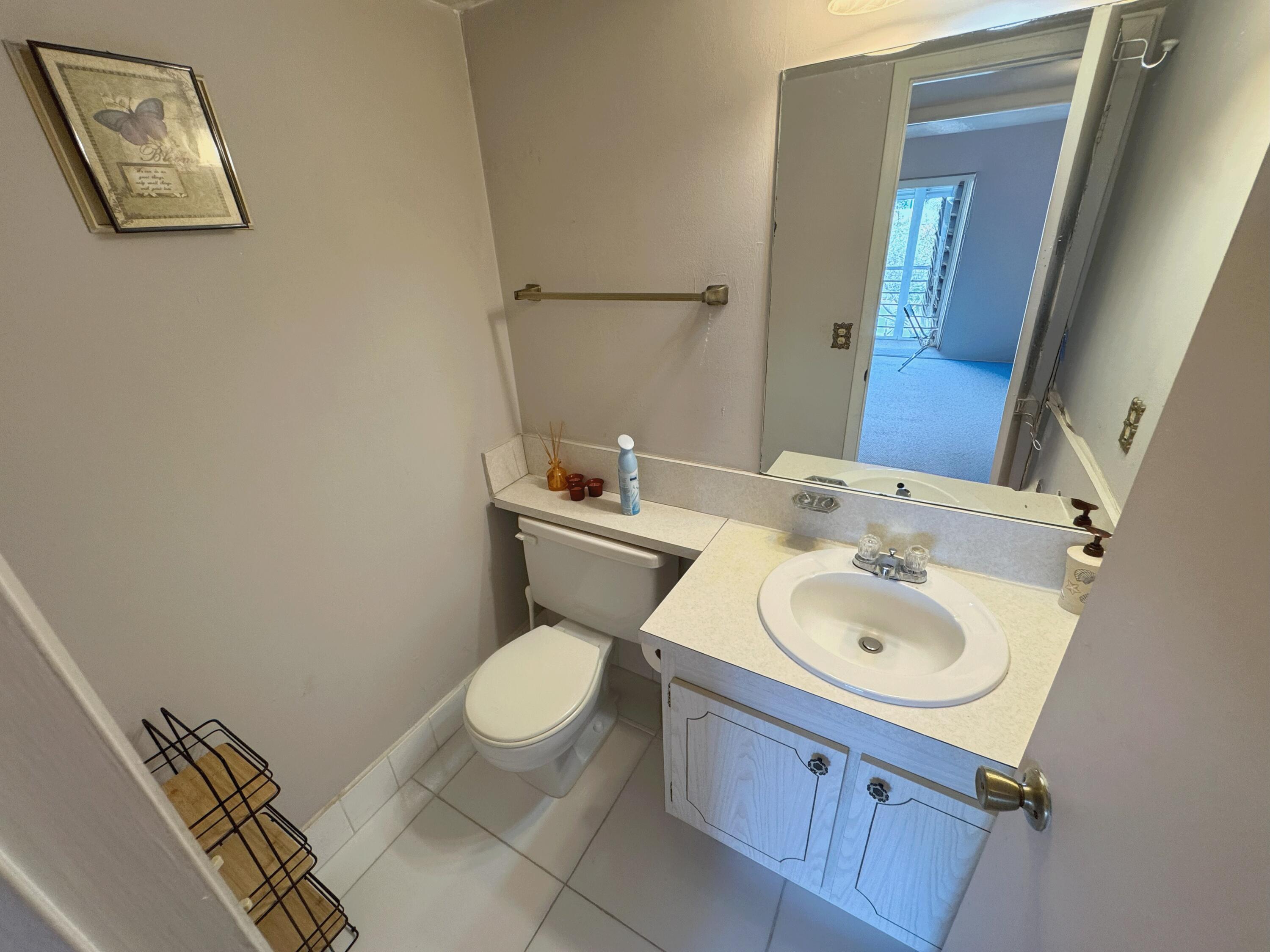 125 Dorset C Boca Raton, FL 33434 - Photo 9 of 24 half bath