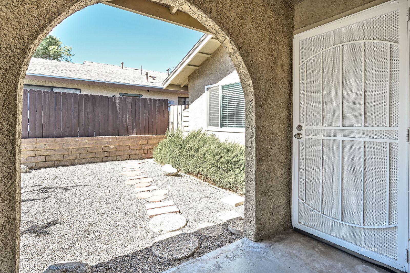 229 South Broadway Street Ridgecrest, CA 93555 - Photo 4 of 40