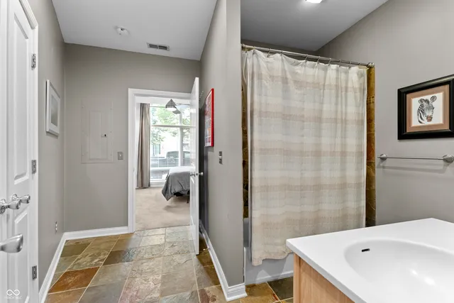 $249,900 | 932 North Broadway Street, Unit 4, Indianapolis, IN 46202