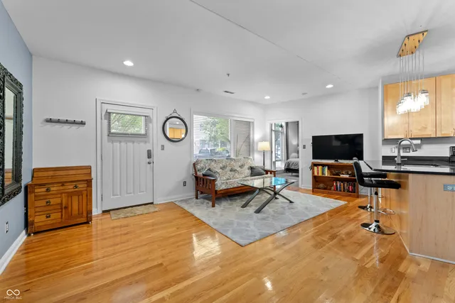 $249,900 | 932 North Broadway Street, Unit 4, Indianapolis, IN 46202