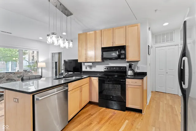 $249,900 | 932 North Broadway Street, Unit 4, Indianapolis, IN 46202