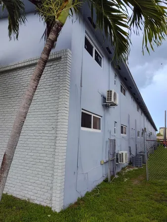 $1,750 | 655 Eldron Drive, Unit 15, Miami Springs, FL 33166