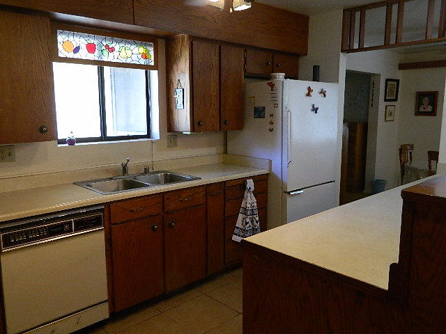 3031 Montgomery Road Red Bluff, CA 96080 - Photo 4 of 21 Comfortable kitchen