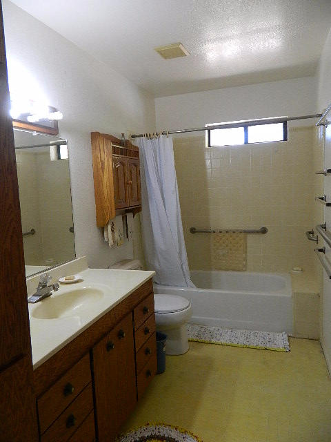 3031 Montgomery Road Red Bluff, CA 96080 - Photo 9 of 21 Master Bath