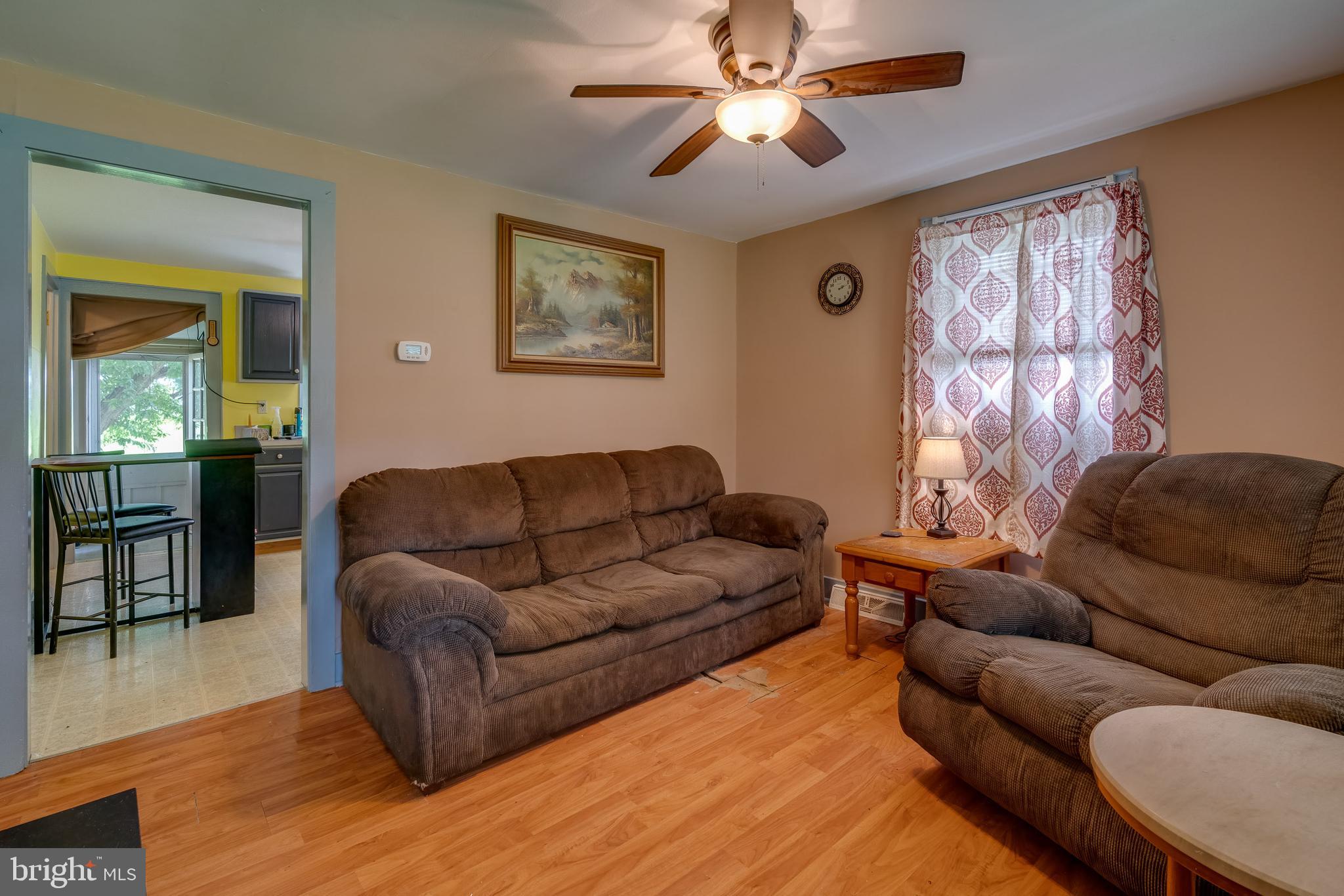 433 Ashville Road Oxford, PA 19363 - Photo 15 of 33 Living Room View